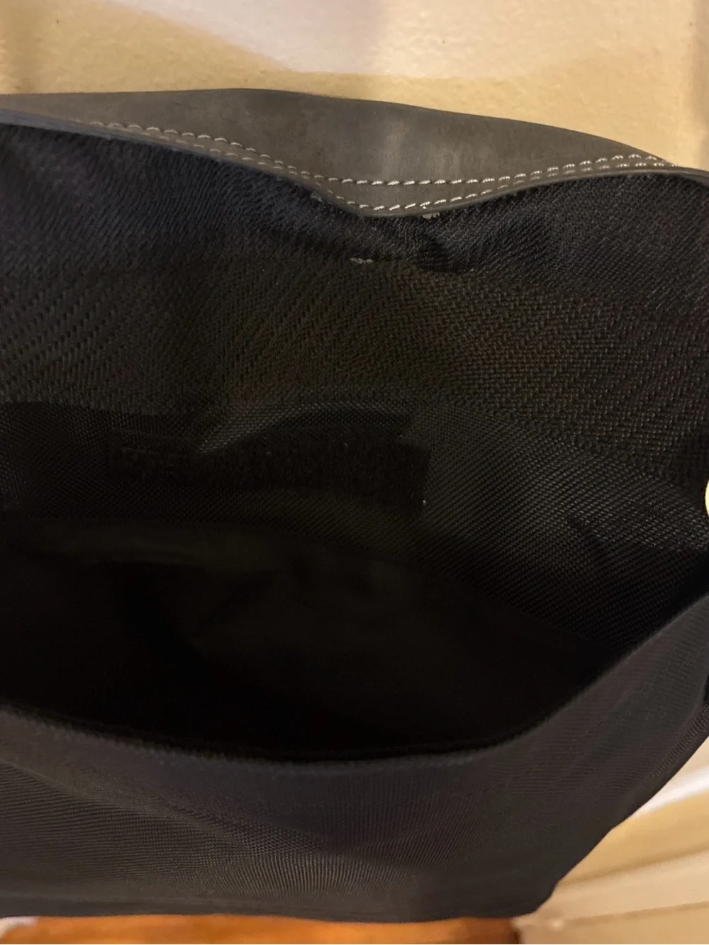 VTG Halo3 Messenger Nylon Bag. Black Mesh/Canvas Body Grey Trim Metal Logo. New